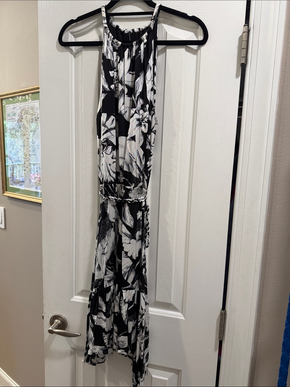 White House Black Market Black & White Floral Halter-Style dress. NWOT Size 8